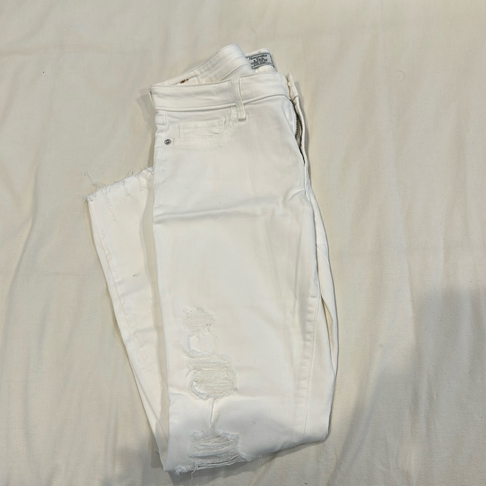 Abercrombie & Fitch Harper Low Rise Super Skinny White Jeans (size 27)